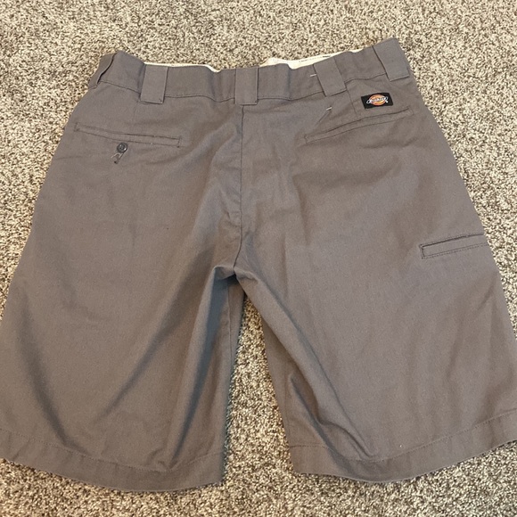 Dickies Relaxed Fit Grey Shorts Sz 34 - Picture 2 of 4